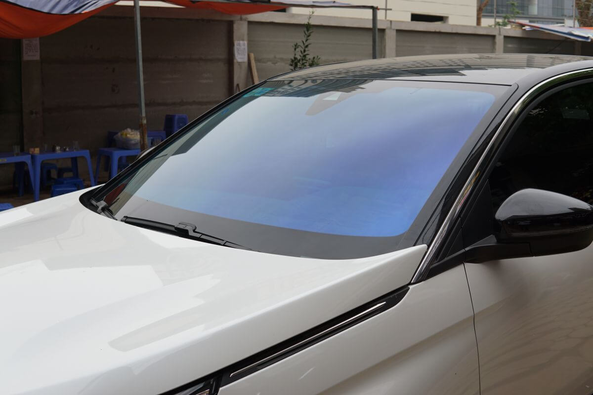 cach dan phim cach nhiet cho o to