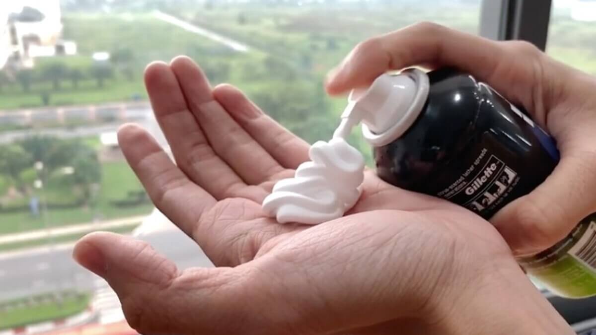 chong bam nuoc mua cho kinh xe