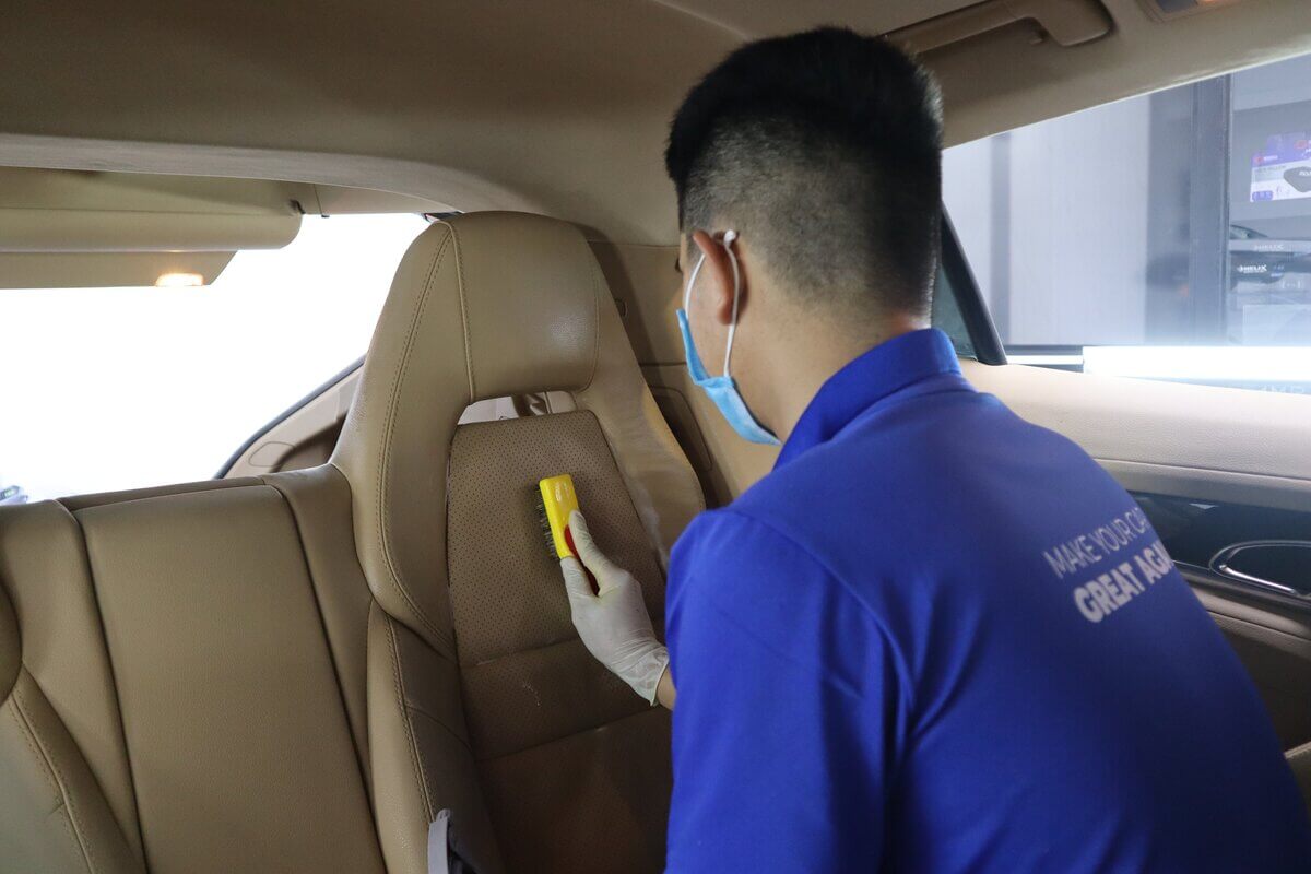 ve sinh noi that xe o to hue