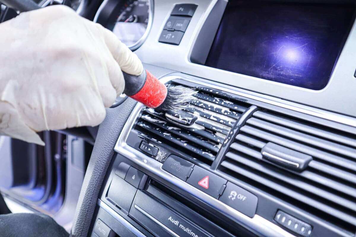 ve sinh noi that o to hue 