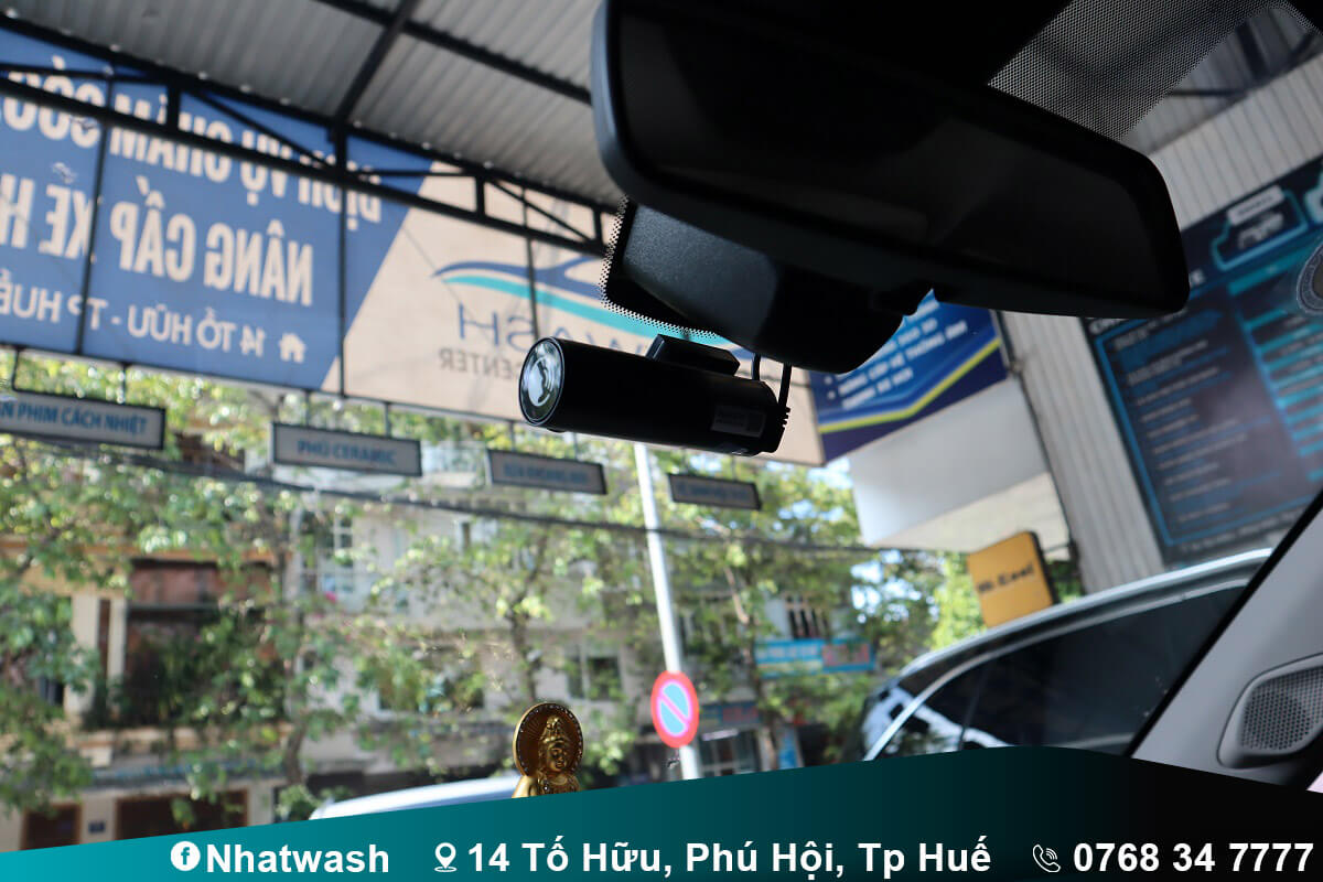 xe o to moi nen lap phu kien gi