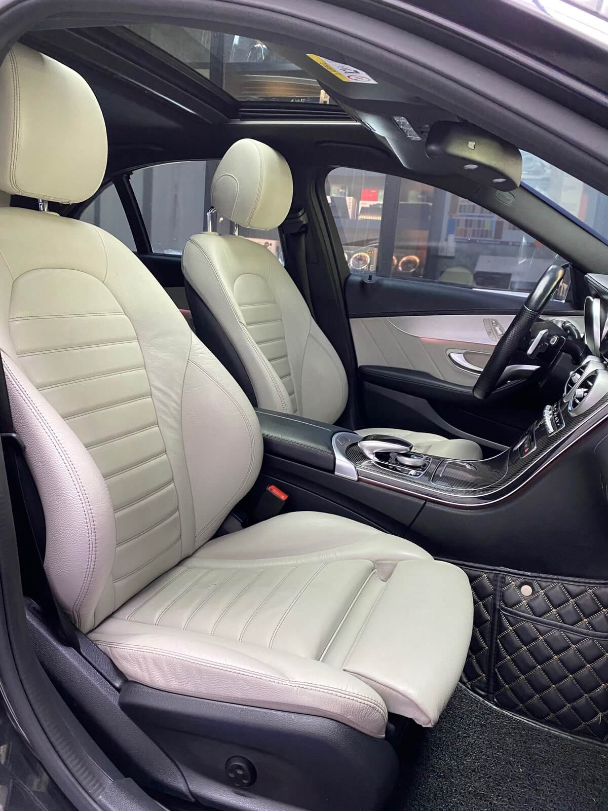 xe o to moi nen lap phu kien gi