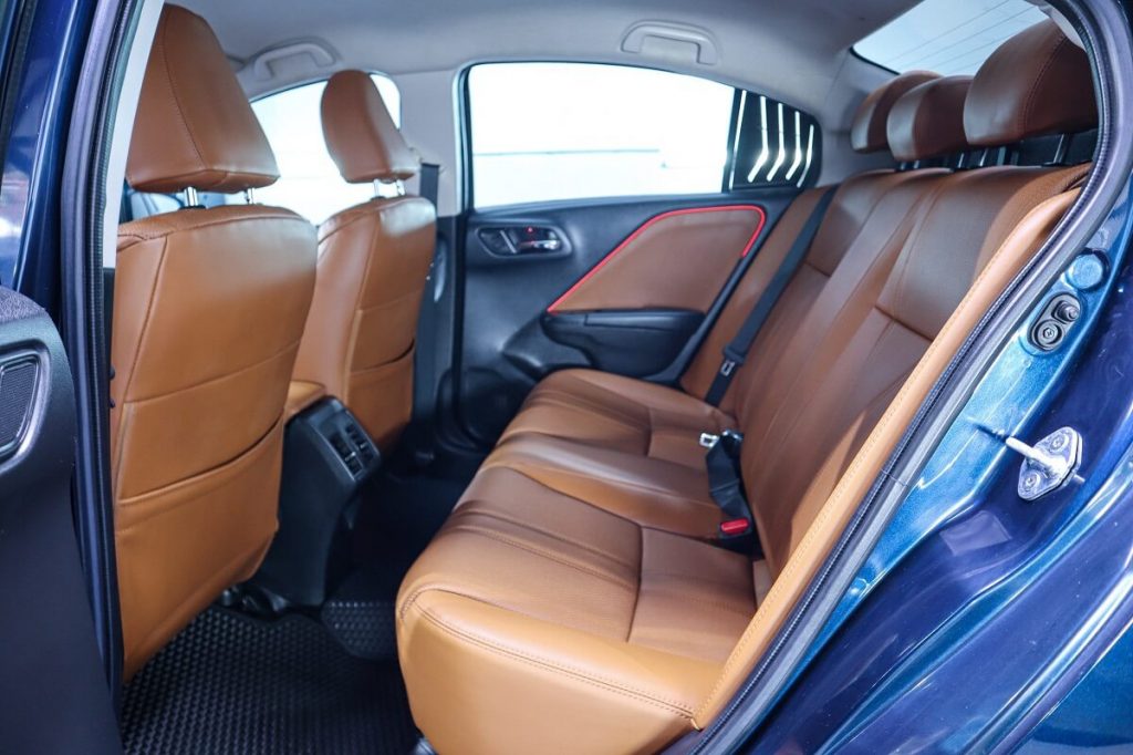 boc ghe da xe o to tai hue