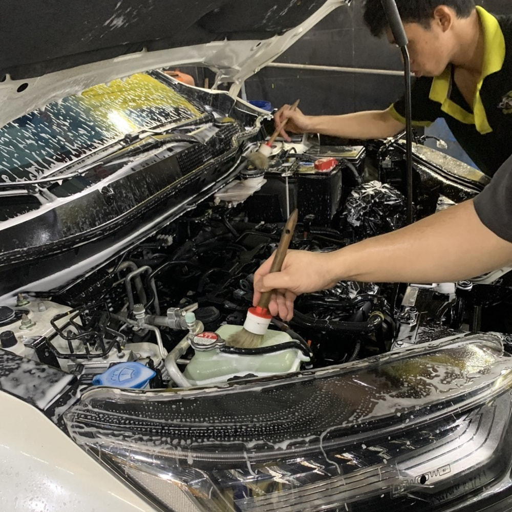 cách vệ sinh khoang máy ô tô