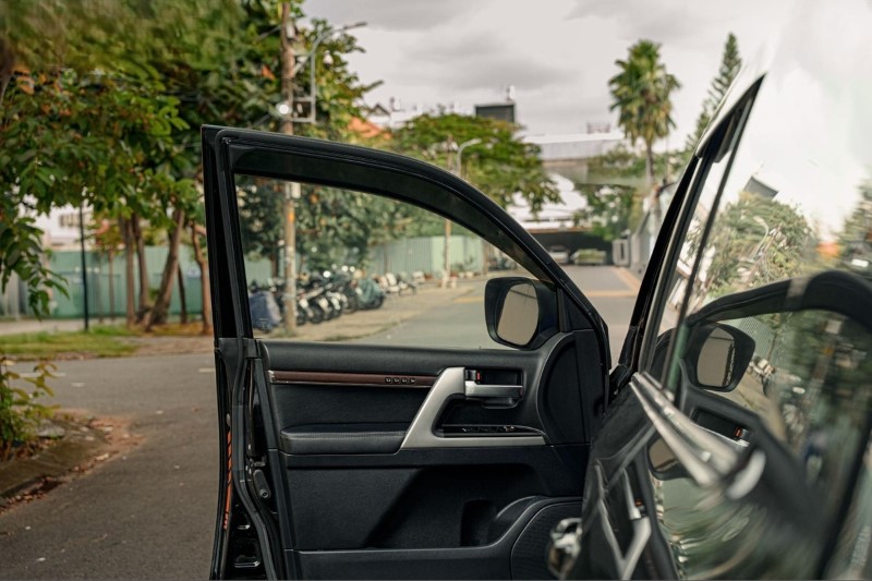 Dán Phim Cách Nhiệt 3M Cho Ô Tô – Giải Pháp Chống Nóng Hiệu Quả Và Bảo Vệ Nội Thất Xe